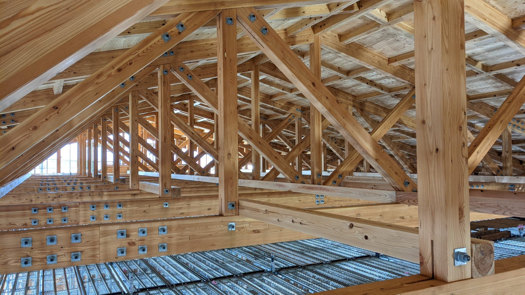 某体育館（トラススパン18ｍ）施工中